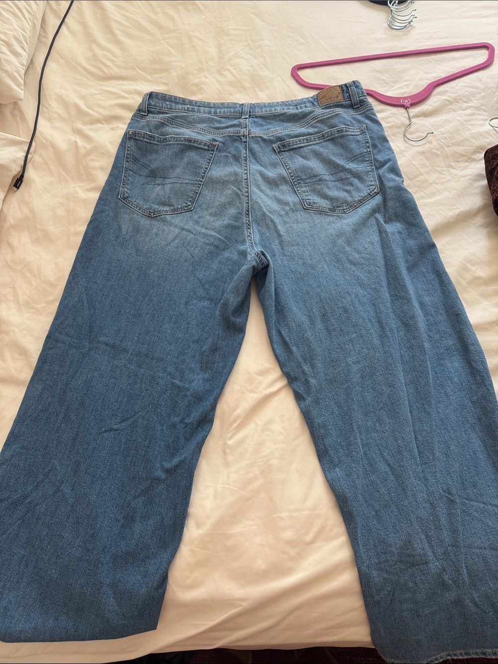 American Eagle Outfitters Wide-Leg Jeans in Medium Blue Wash - Picture 2 of 7